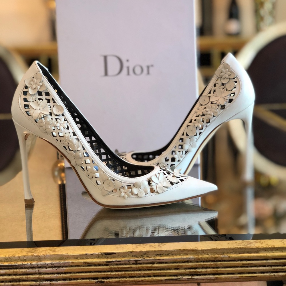 ‼️SOLD‼️CHRISTIAN DIOR FLORE LASER CUT PUMPS - Picture 3 of 7